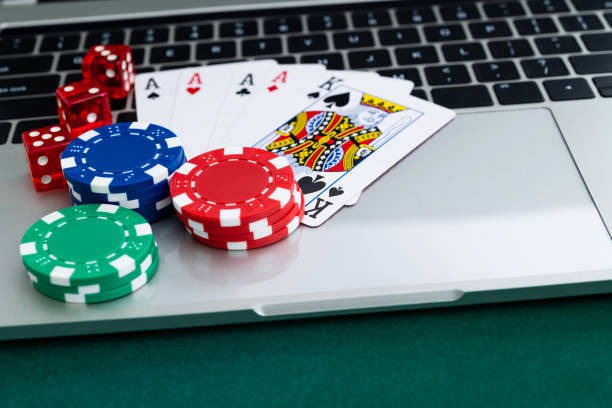 Live dealer announcing Buffalo King round outcome